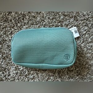 NWT Lululemon Everywhere Belt Bag 1L Knit Mesh in Crater Blue